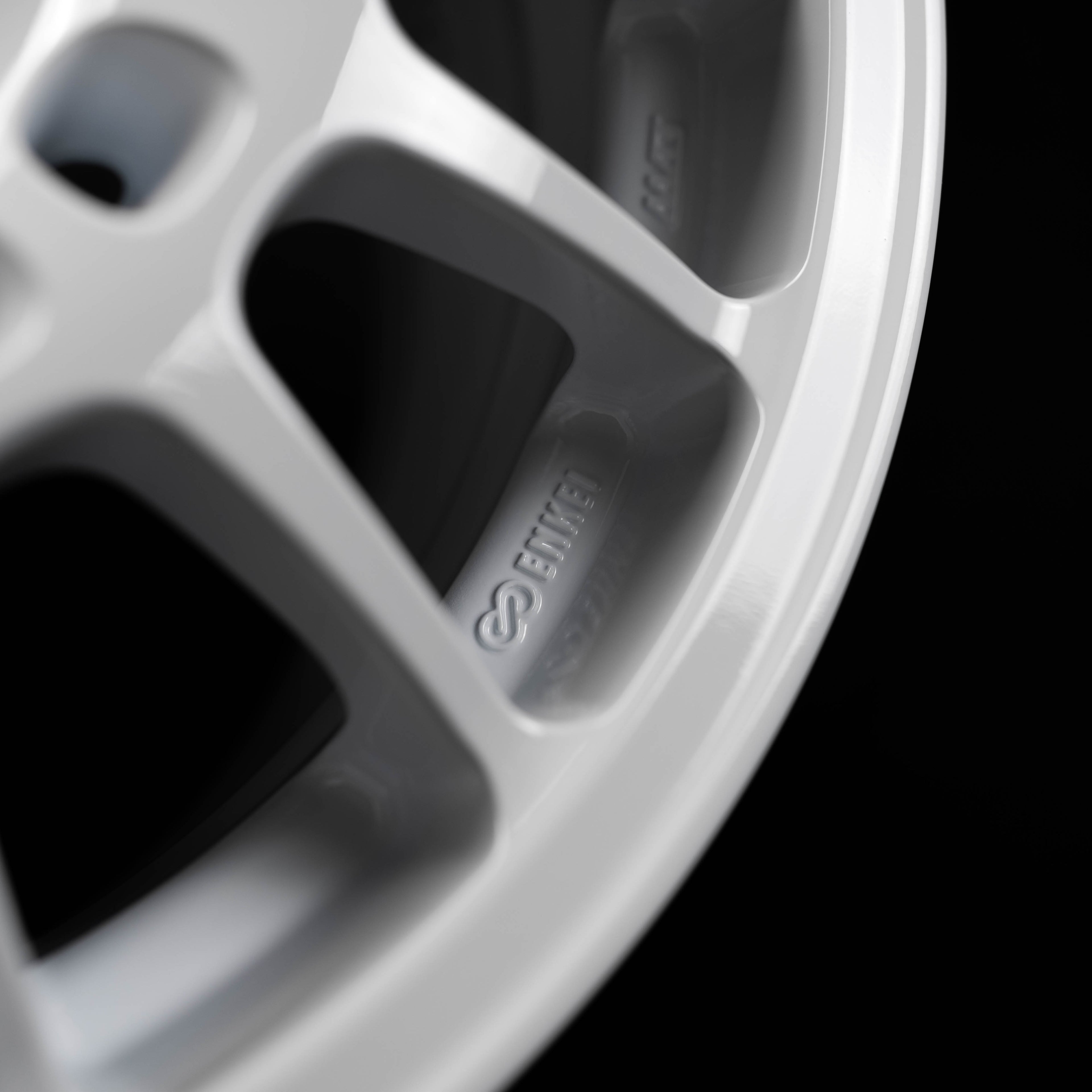 Enkei RC-G5 Wheel - 15x7 / +35 / 5x114.3 - White