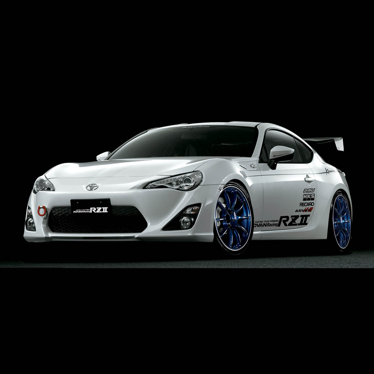 ADVAN RZII Wheel - 18x9.5 / +35 / 5x114.3 - Racing Indigo Blue & Ring - Angle 3