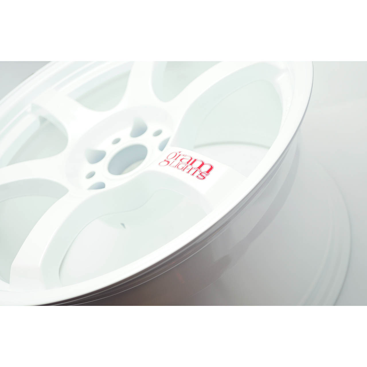 Gram Lights 57DR Wheel - 18x9.5 / +22 / 5x114.3 - Ceramic White Pearl - Angle 4